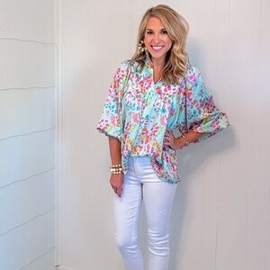 High ruffle collar v-neck top 

100% polyester